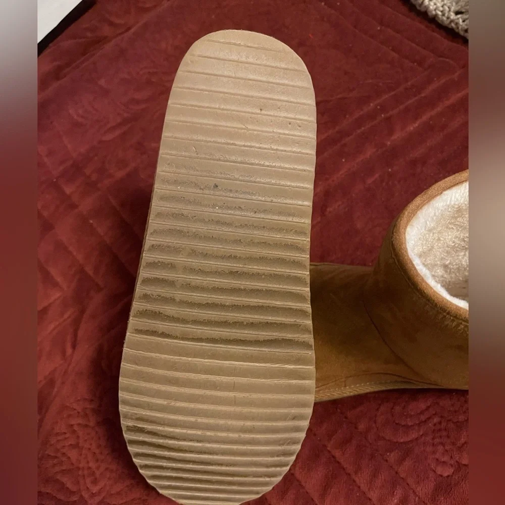 Old Navy‎ Size 7 Chestnut Cozy-Bootie Low Top Faux Suede With Fur Lining .